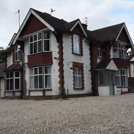The Lodge By Birchwood Horley Exterior foto